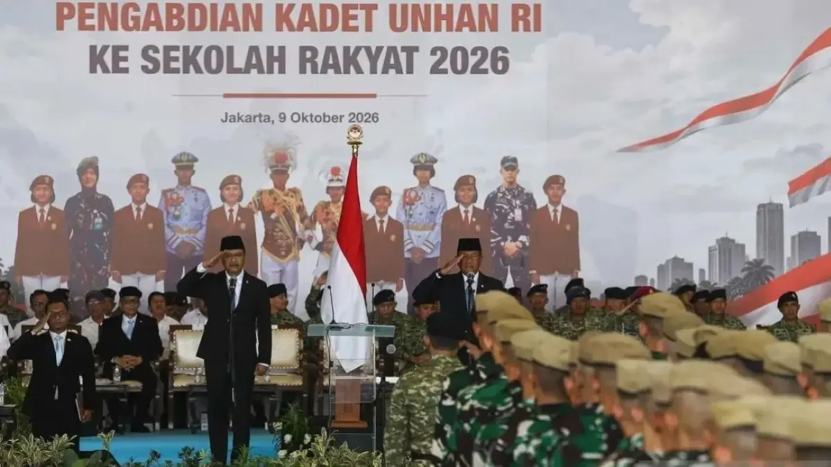 Menteri Sosial (Mensos) Saifullah Yusuf atau Gus Ipul menjadi inspektur upacara dalam pelepasan dan pemberangkatan pengabdian kadet Unhan RI ke sekolah Rakyat di Lanud Halim Perdanakusuma, Jakarta Timur, Jumat (9/10/2026).