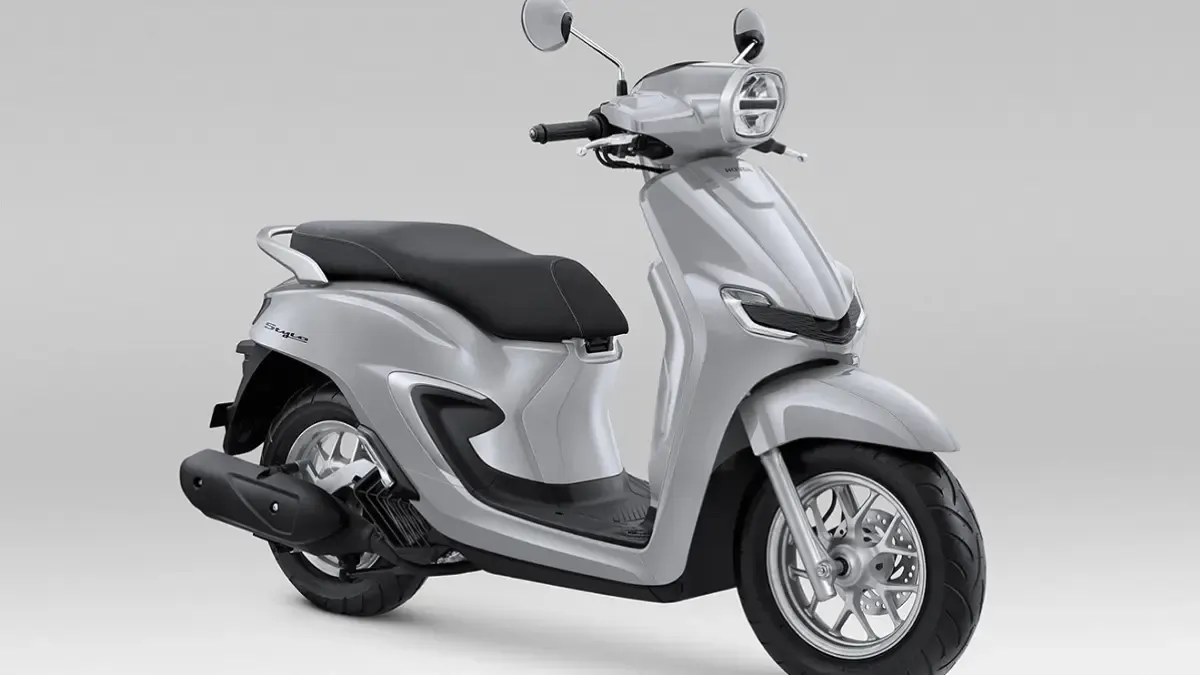 Honda Stylo 160 mendapat penyegaran melalui warna Glam Grey untuk tipe CBS dan Royal Violet untuk tipe ABS.