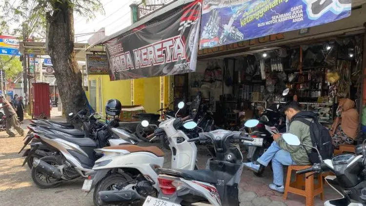 Aktivitas toko suku cadang kendaraan bermotor dan bengkel di sejumlah wilayah Kalimantan Barat mulai kembali normal setelah sempat tutup sementara akibat kekhawatiran terhadap informasi dugaan razia besar-besaran.