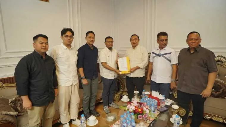 Pertemuan Executive General Manager PT Pertamina Patra Niaga Regional Kalimantan, Isfahani, dengan Bupati Ketapang, Alexander Wilyo, di Pendopo Bupati Ketapang