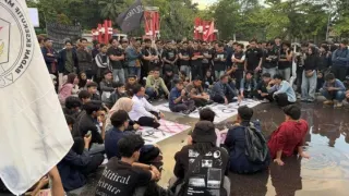 Demo Mahasiswa di Pontianak Kembali Ricuh, Desak Transparansi Dana Karhutla Rp60 Miliar