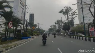 Kabut Asap Pekat Selimuti Balikpapan: Warga Mulai Diserang Sesak Napas dan Bau Menyengat