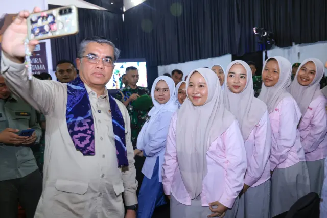 AI dan Robotika Ubah Dunia Kerja, Menaker Ungkap 5 Keterampilan Penting