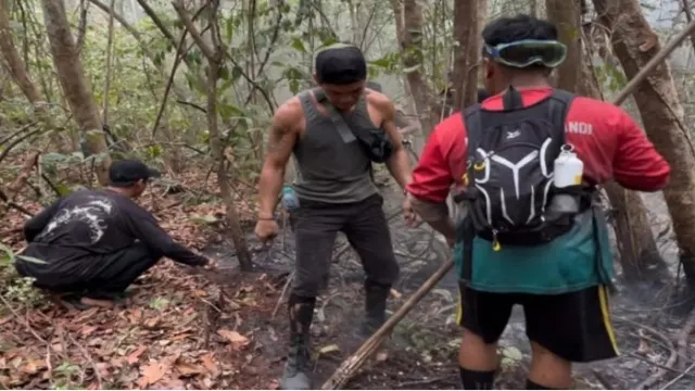 Perjuangan Menegangkan Relawan di Tanjung Puting: Nyaris Pingsan Demi Padamkan Karhutla